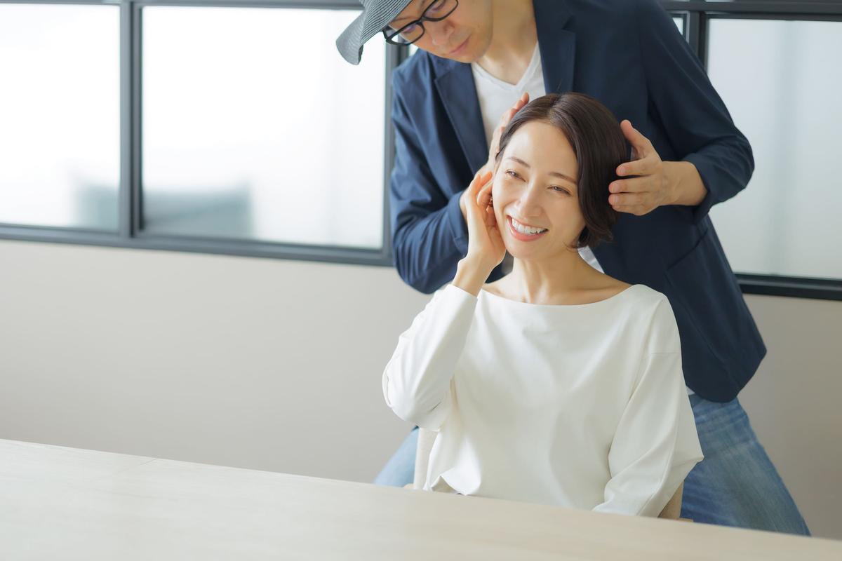 ヘアメイクアーティストの男性