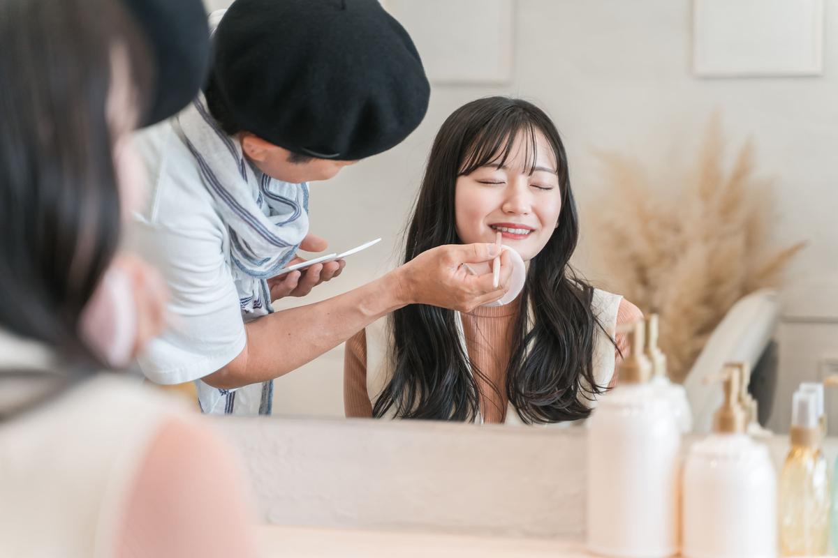 ヘアメイクアーティストの男性