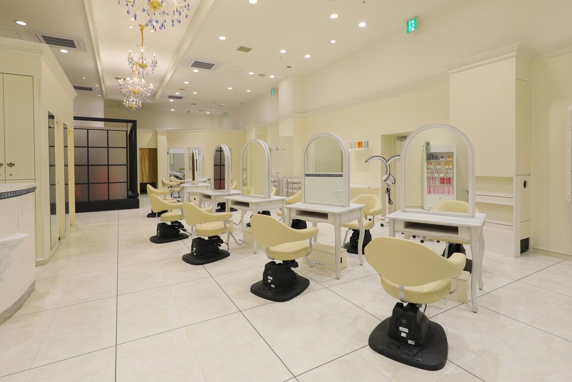 国際クルーズ　株式会社（美容室クイーン（Beauty Salon Queen））