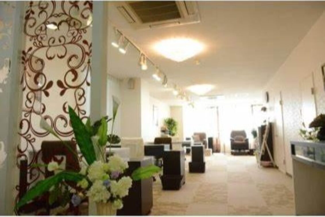 株式会社　ＴＳＵＮＡＭＩ（ネイル＆ビューティーサロンTsunami）