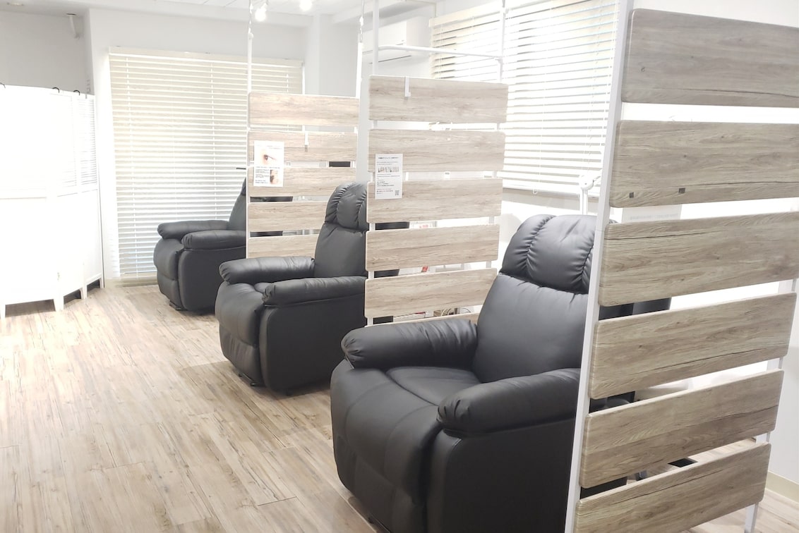 株式会社 アネラ(JuicyEye with Brow&Hair)