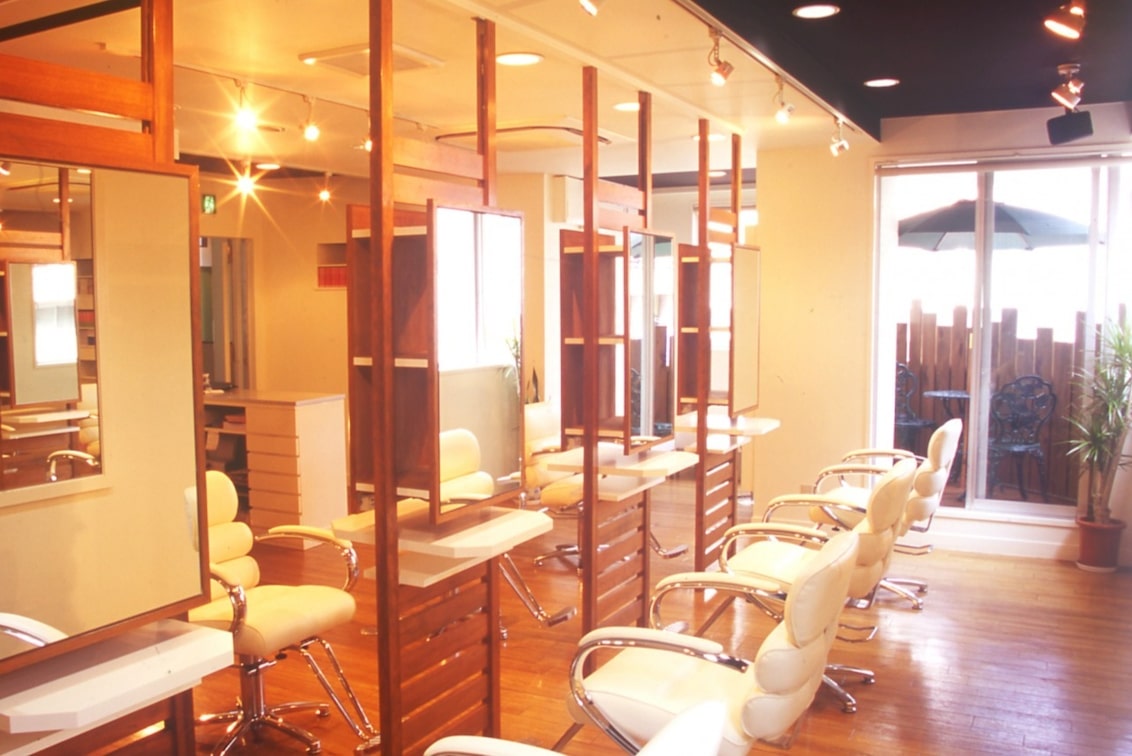 有限会社　マグコーポレーション（マグヘアー心斎橋店）