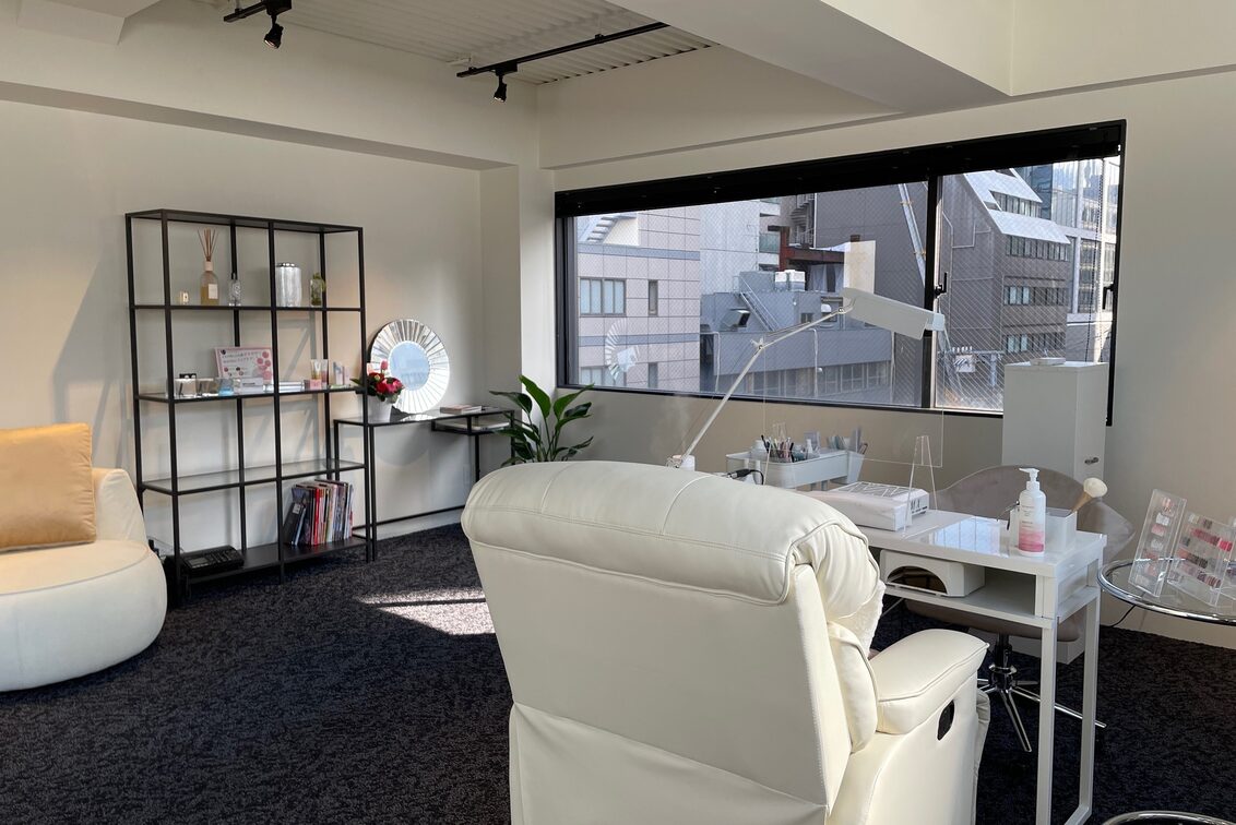 Ｎａｉｌ　ｓａｌｏｎ　ｉｎｔｏ＿