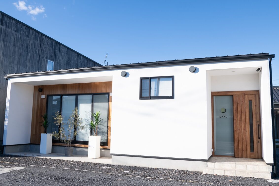 株式会社　ＬＡＣＩＱＵＥ