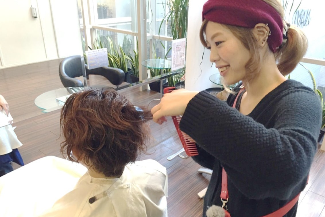 有限会社 イヴァン(IVAn&LIZ イヴァン.アンド.リズ Open20年以上の15席大型サロン)