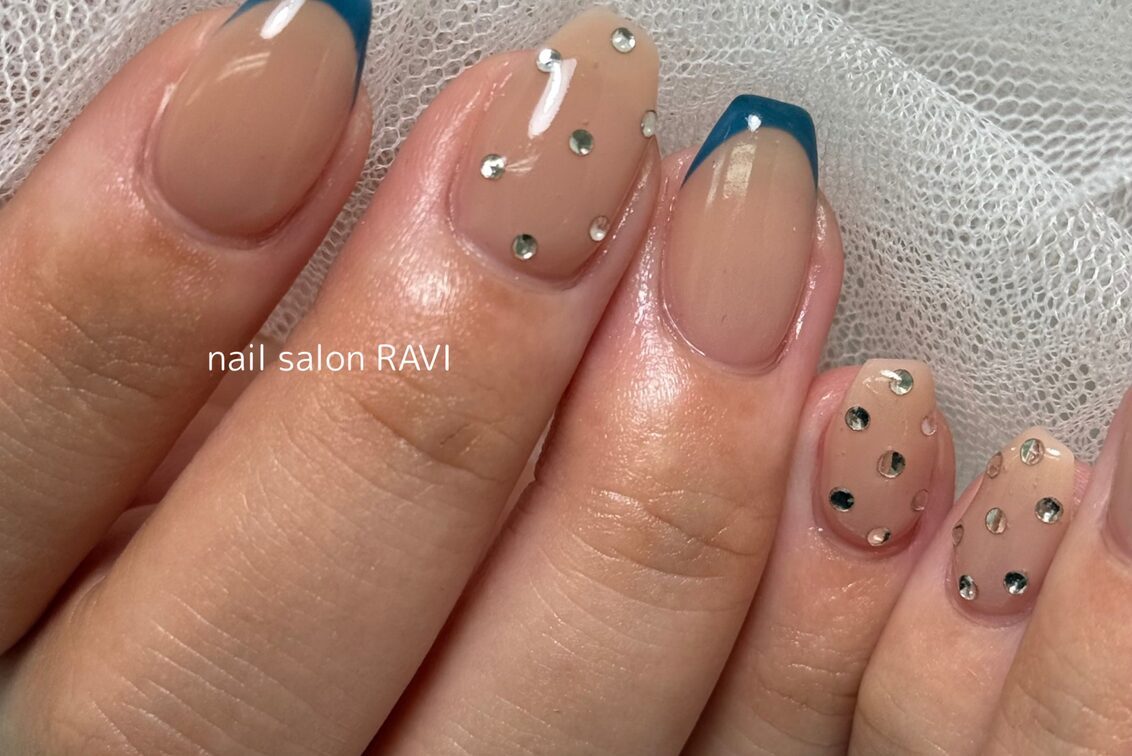 ｎａｉｌ　ｓａｌｏｎ　ＲＡＶＩ