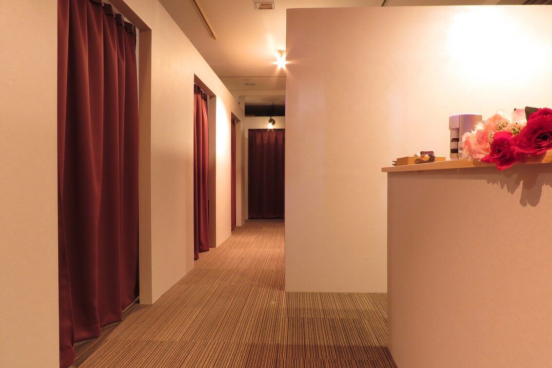 リラクゼーションサロン　ＲＯＳＡ　ＲＯＳＳＡ（リラクゼーションサロン ROSA ROSSA）