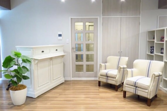 ホワイトアイ 栄店(WHITE EYE)