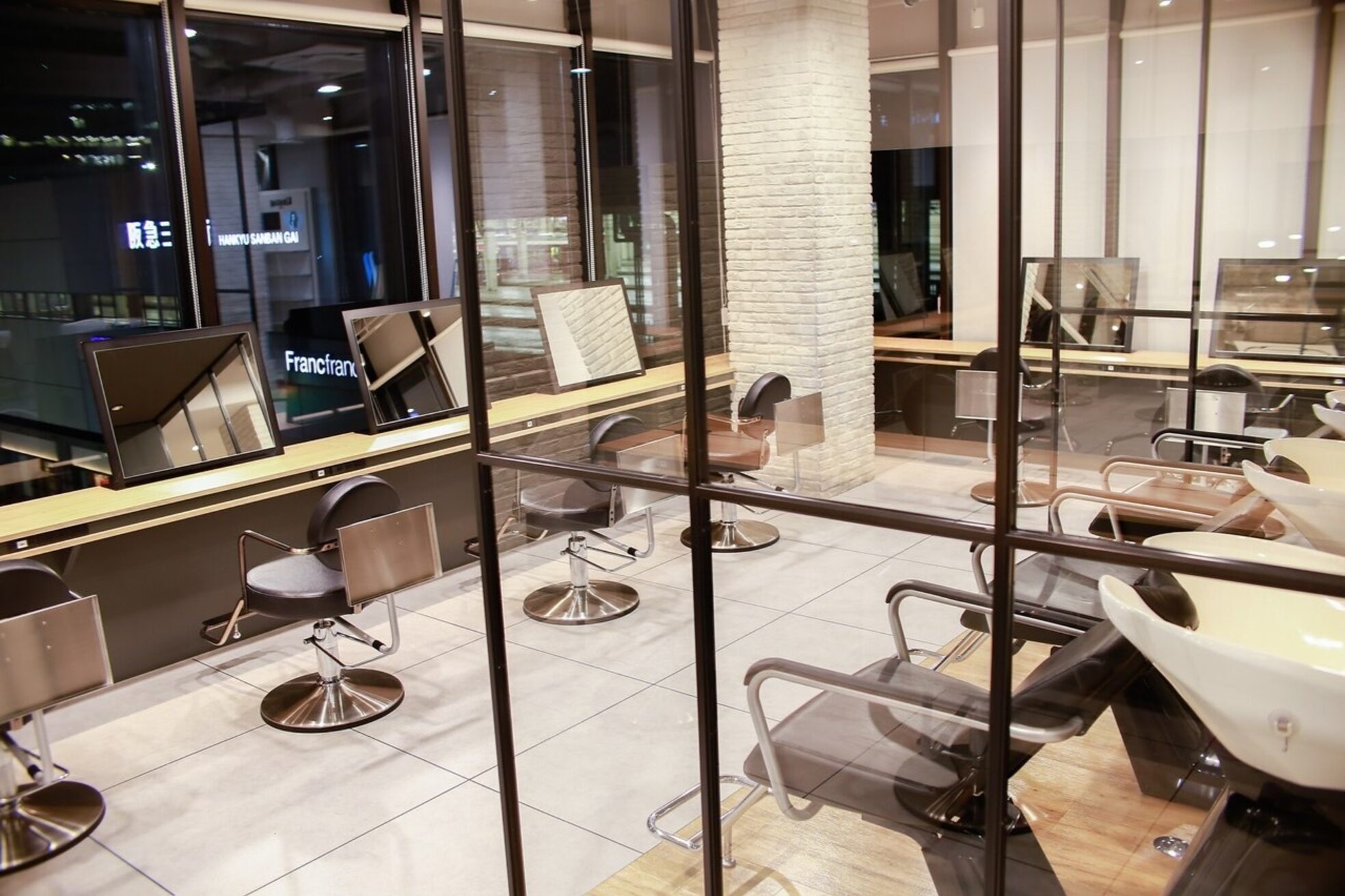 ラックスビー オオサカ  梅田茶屋町店(LUXBE OSAKA)4