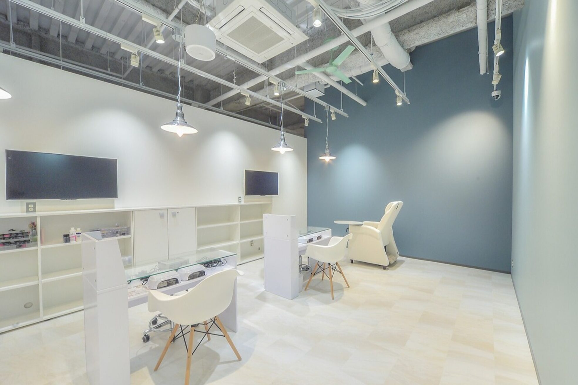 ラックスビー ネイルアンドアイラッシュ 阿倍野ルシアス店(LUXBE)1