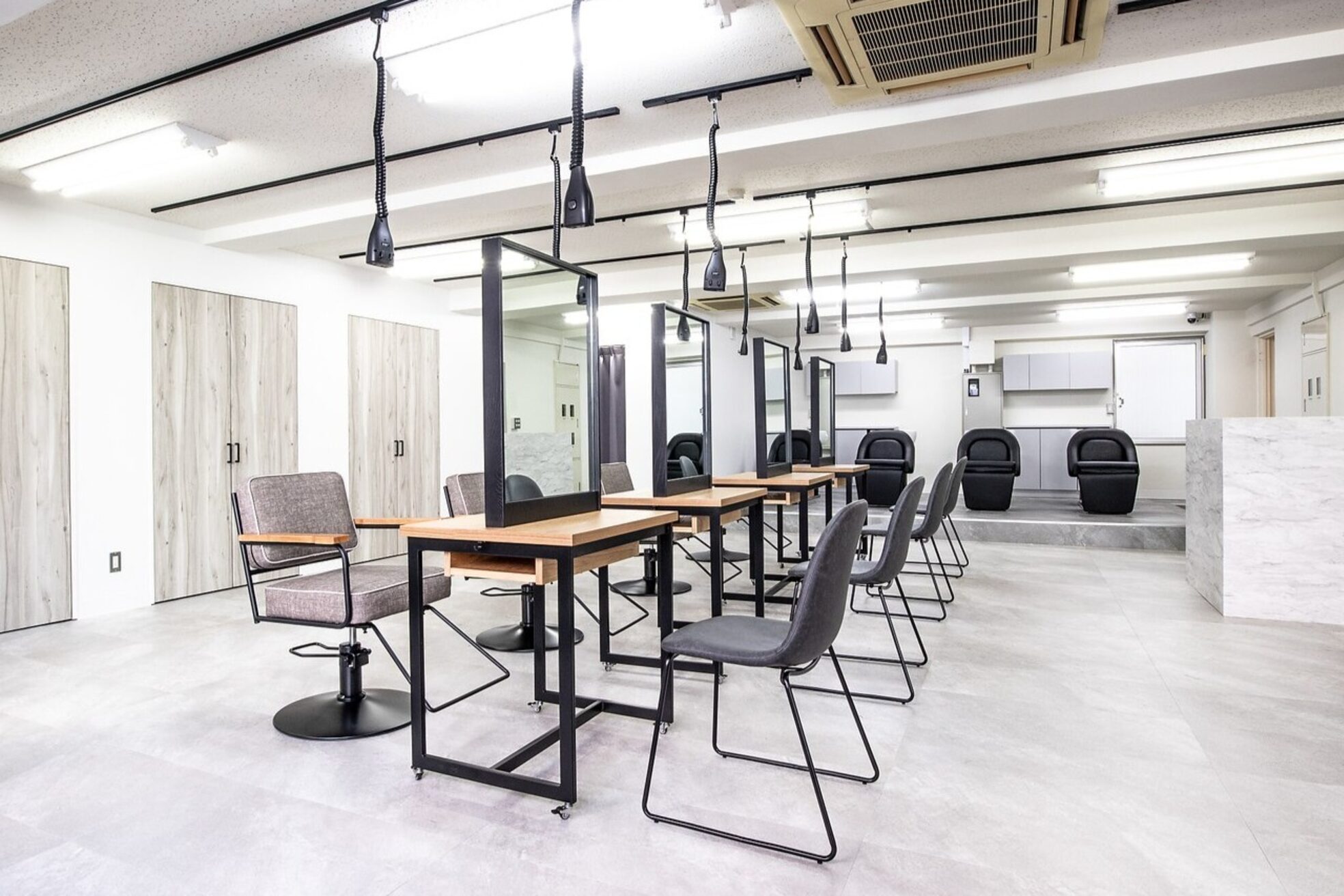 アカデミーサロンイー 代々木店(Academy Salon E)2