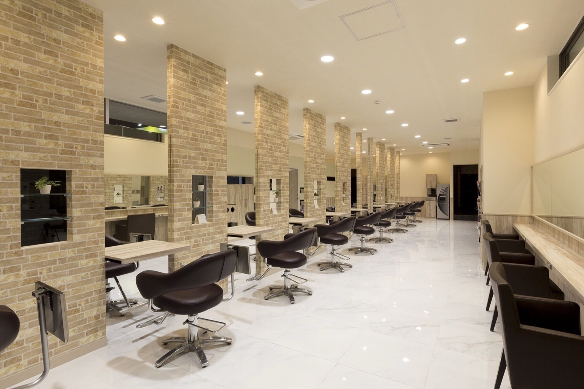 グランデュール 焼津店(GRANDEUR)2