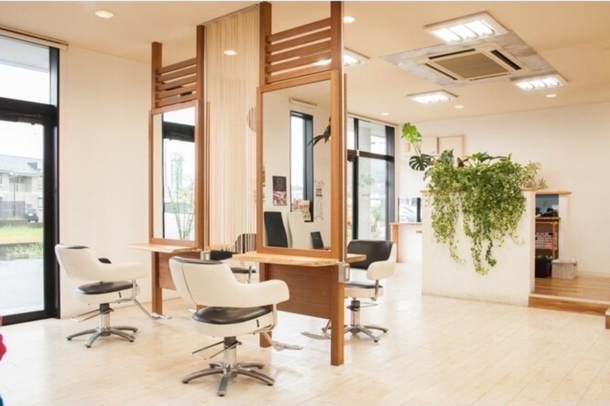 美容室 フラウ 横江店2