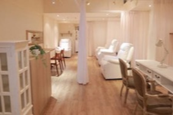 レオ バイ ラシュエット(Leo by La Chouette)