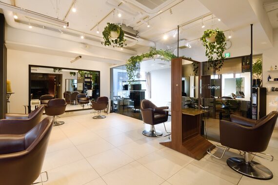 プルースラウンジ(Plus Lounge)