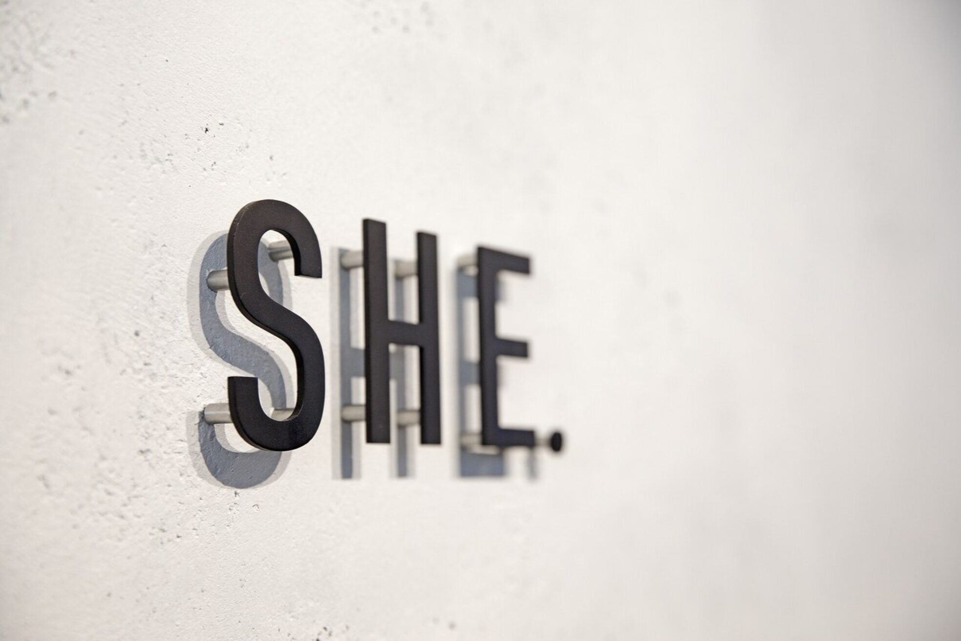 シー.(SHE.)2