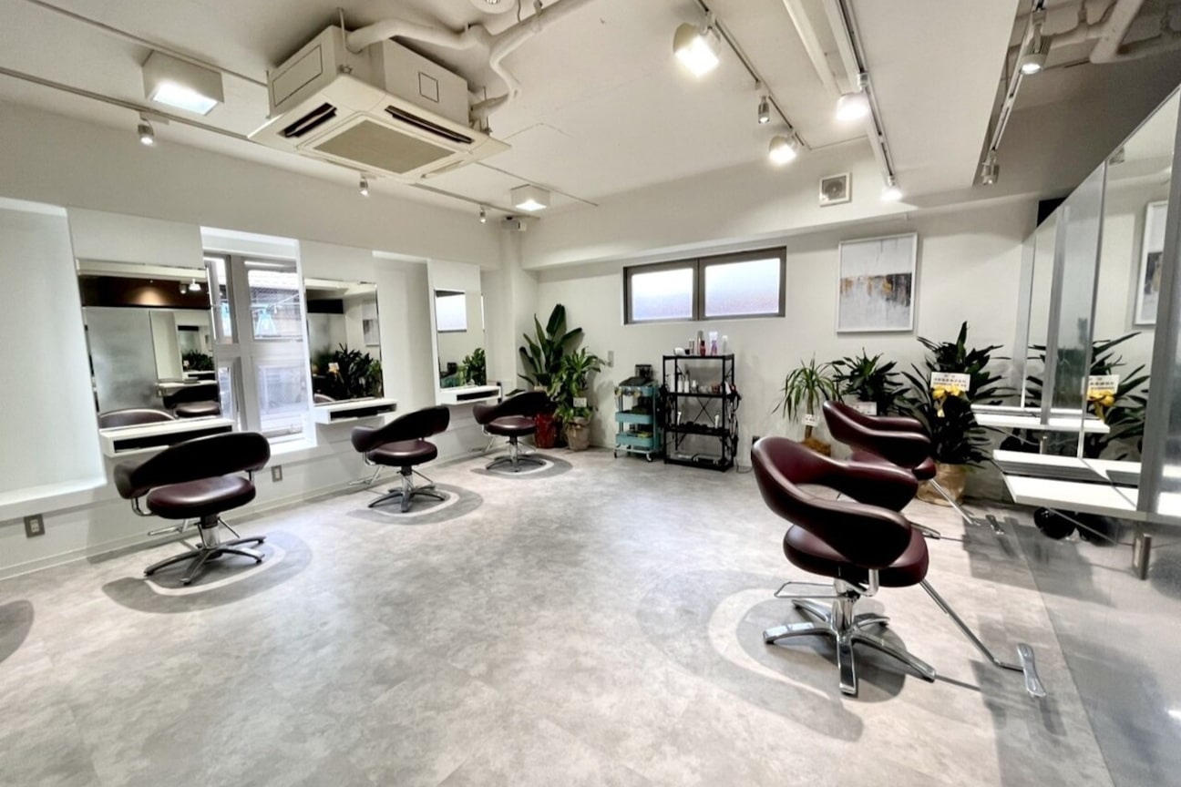 eMi（ＨＭ　ｈｏｌｄｉｎｇｓ　株式会社）画像1