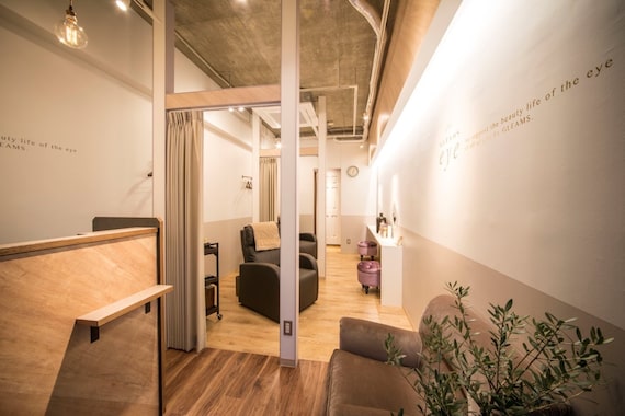 グリームス アイ(GLEAMS eye)