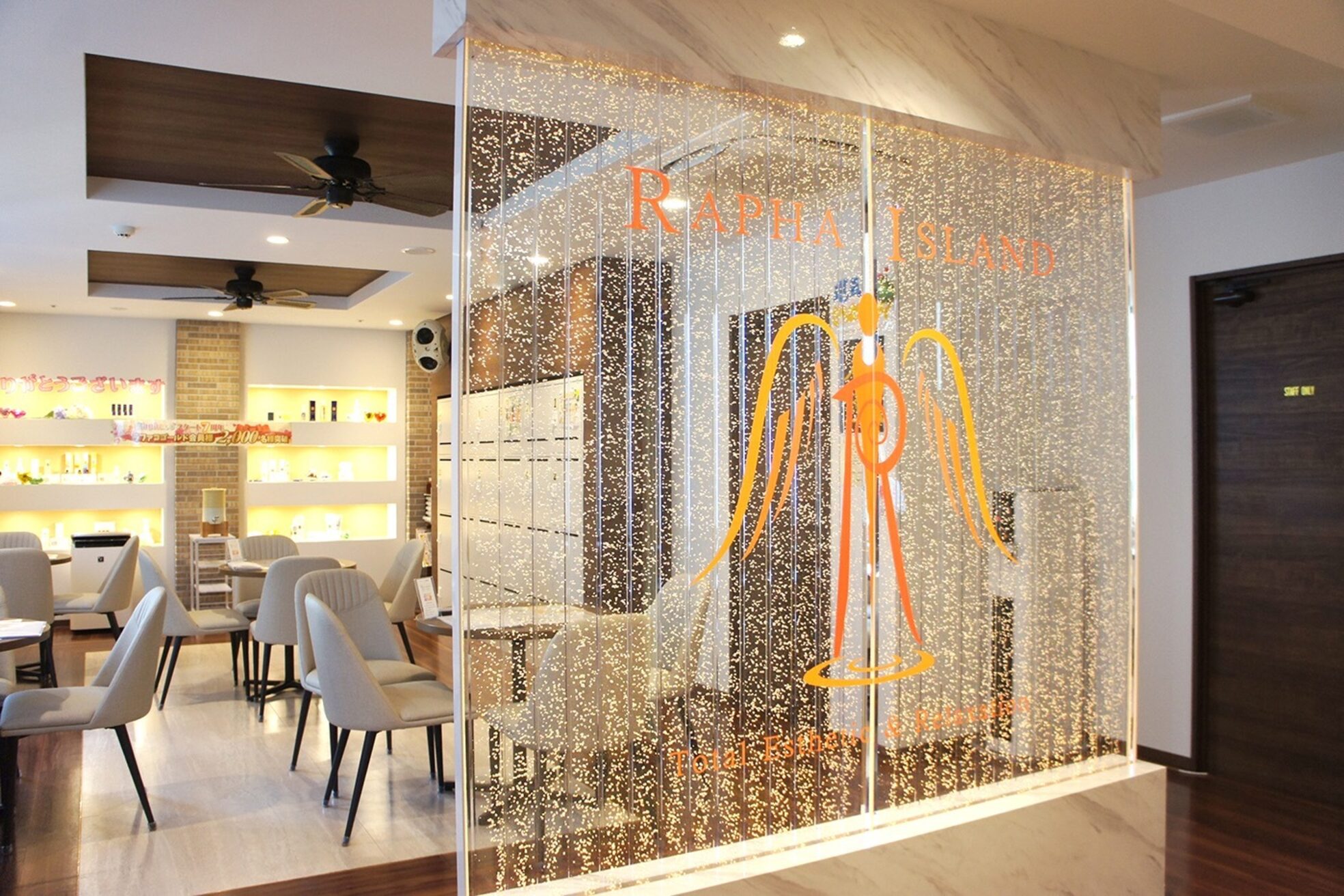 ラファアイランド 福岡天神本店1