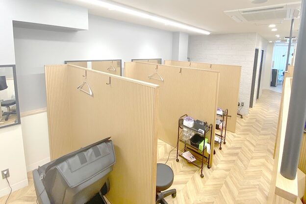 エサージュオム 新宿店2