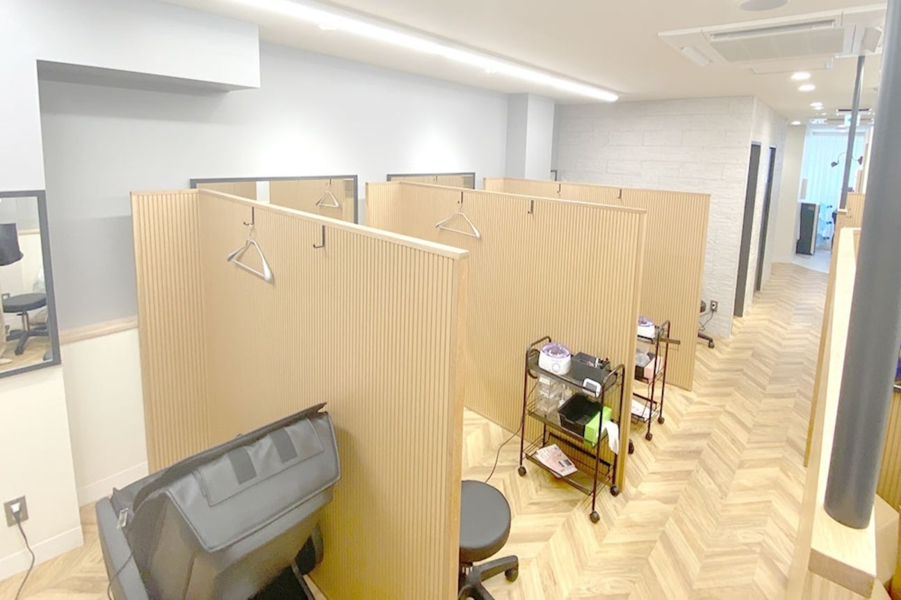 エサージュオム 新宿店2