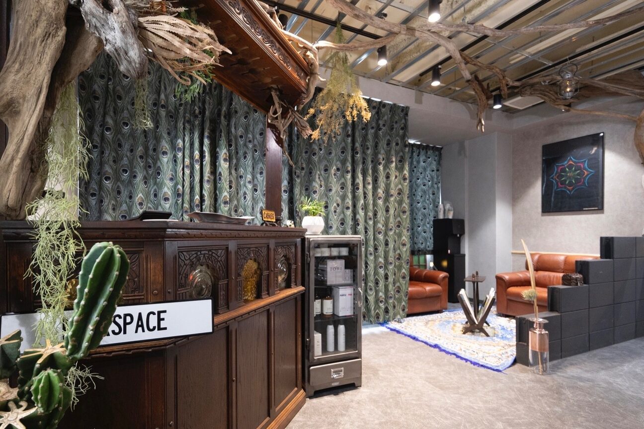 Ｒａｖｅｎｓ　髪質改善／インナーカラー画像1