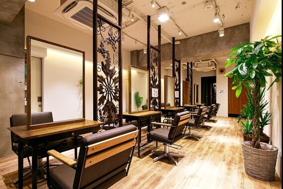 ヘアリゾート粋 新宿三丁目本店