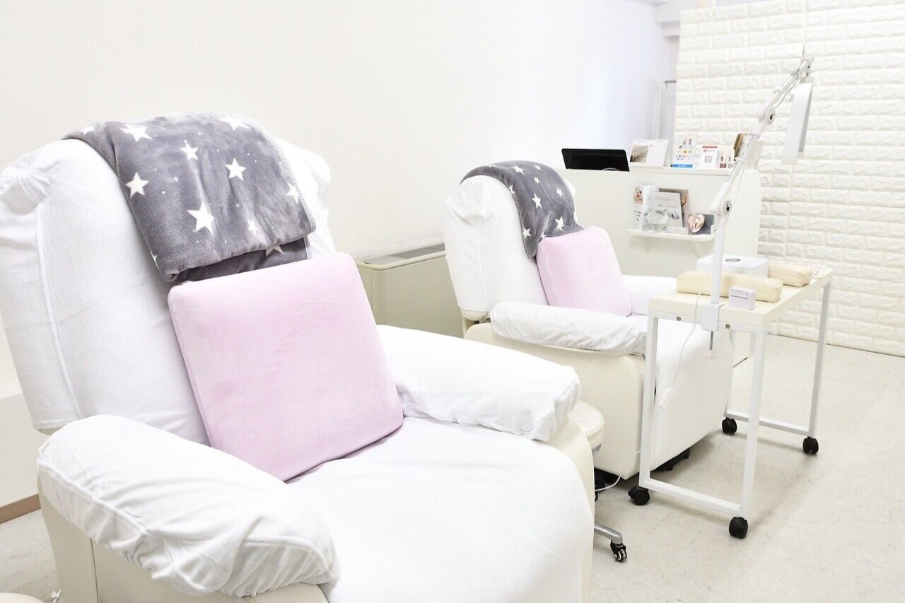 【急募　25-30日　茨木市　引き取り限定】美容室用ドレッサー サロンミラー 9月最新】大阪市のアイリスト 業務委託 面貸し・ミラーレンタルOK 求人