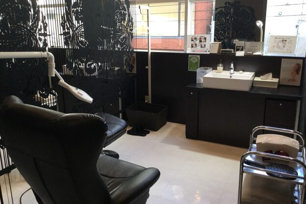 ホワイトニングバー 心斎橋オーパ店2