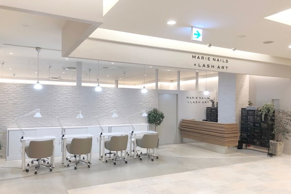 マリー ネイルズアンドラッシュアート モザイクモール港北店(MARIE NAILS & LASH ART)