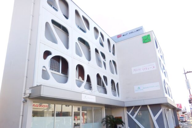リヴェーヌ 富山店1