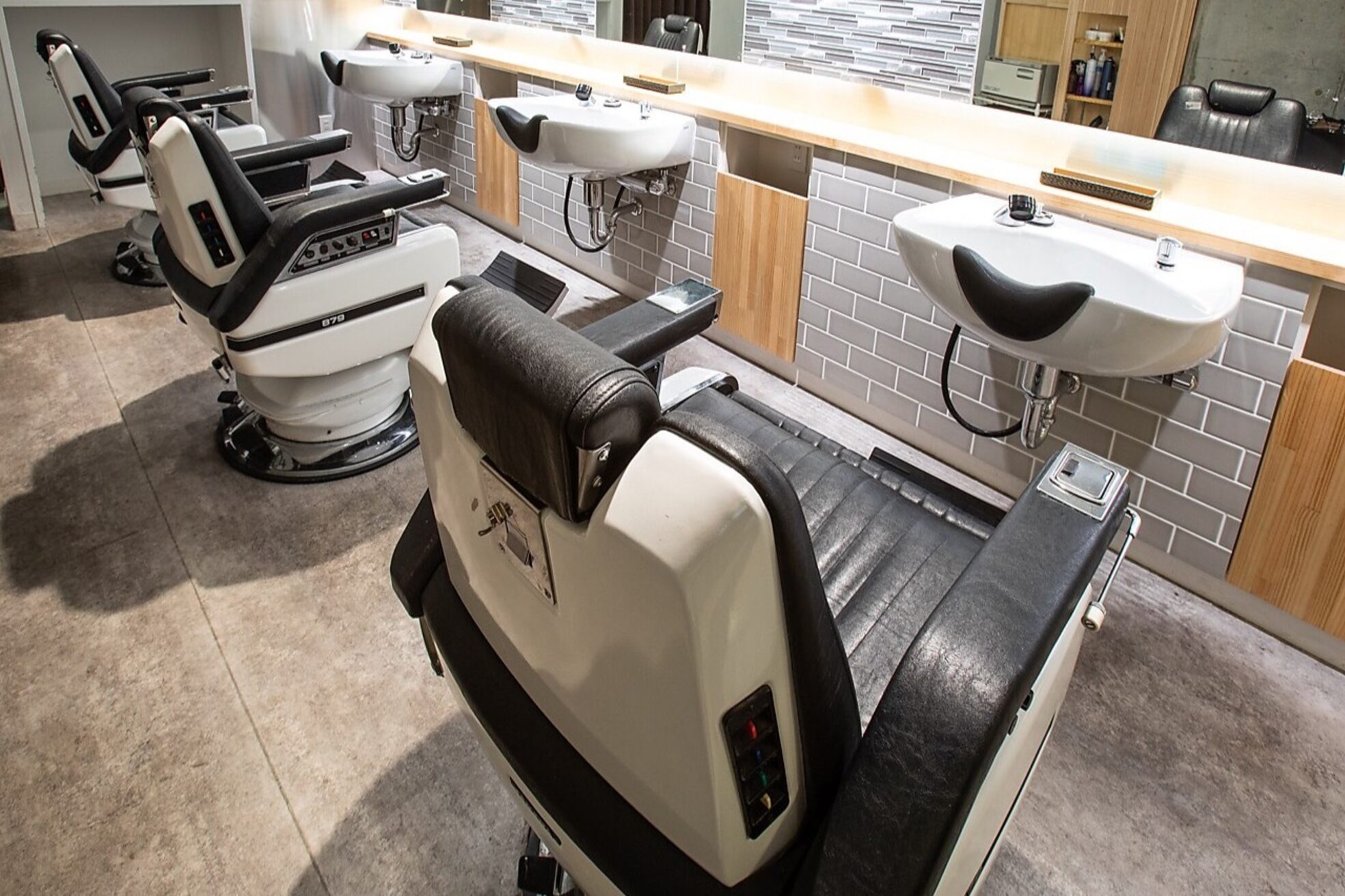 フリゼーア 川西店(FRISEUR)1