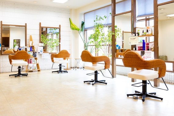 マルールヘアアンドメイク(Mauruuru hair&make)