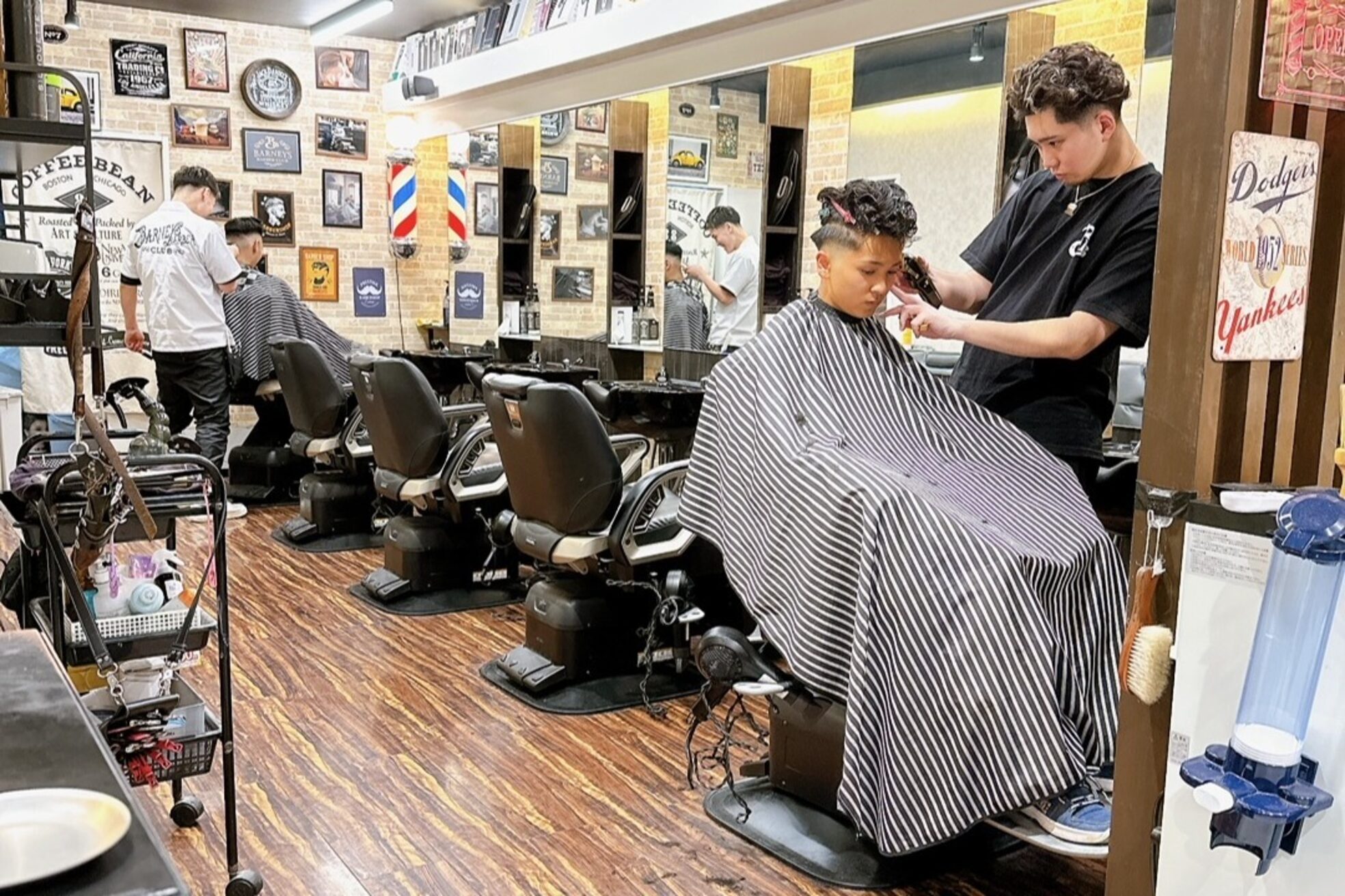 バーニーズ バーバークラブ(BARNEYS BARBER CLUB)5