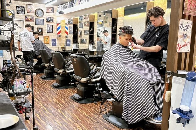 バーニーズ バーバークラブ(BARNEYS BARBER CLUB)5