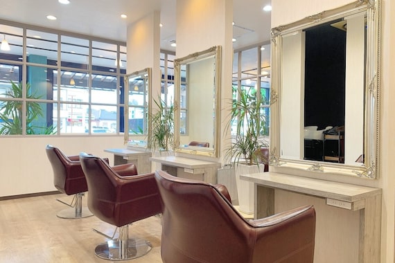 ヘアサロンアンドカフェ エイチプラス(H plus)