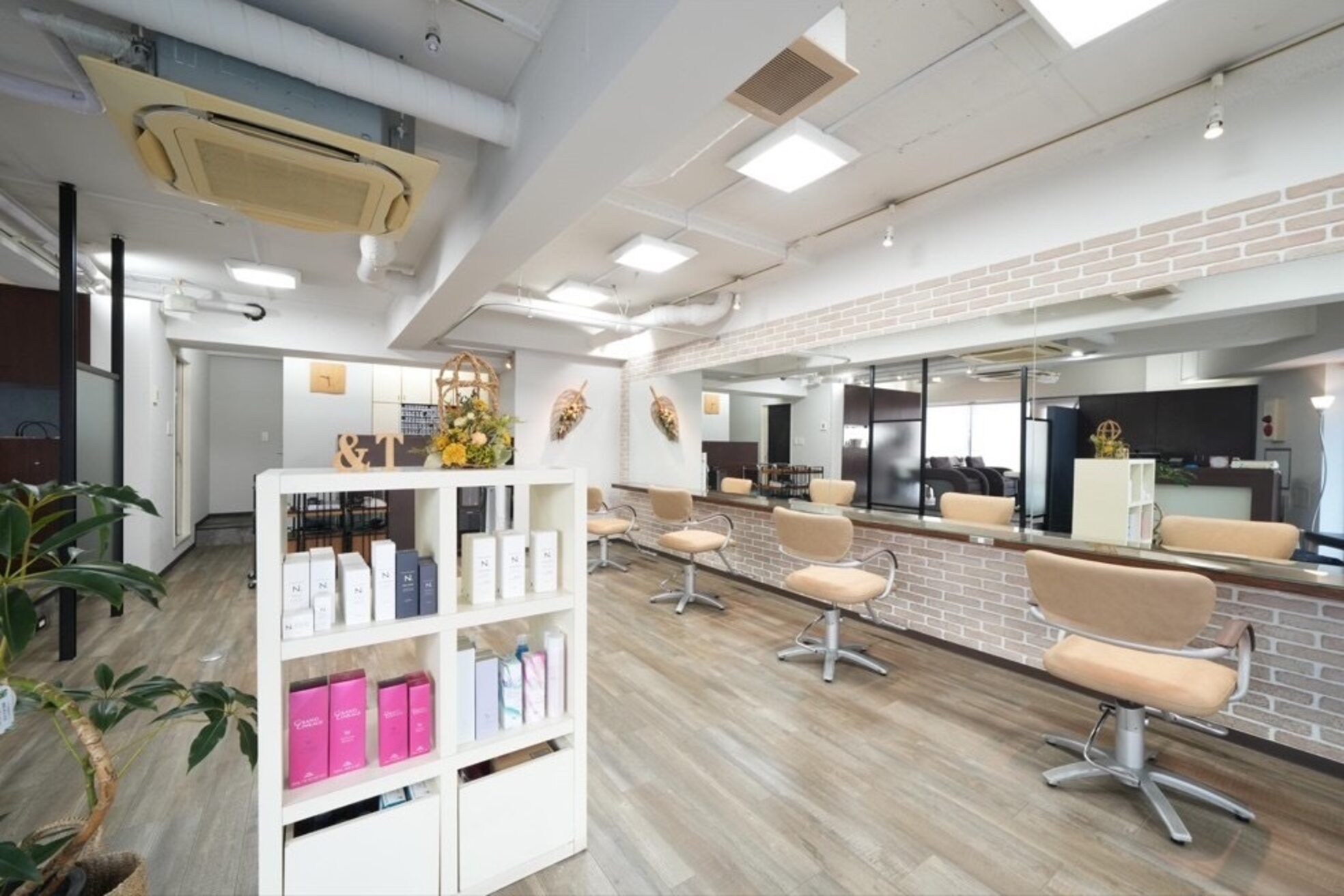 アンドティ ヘア 東久留米店(&.T HAIR)1