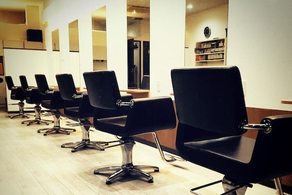 アール ヘアーアンドメイク 中津店(R Hair&Make)