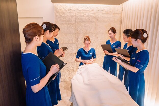 サローネファミリア(SALONE FAMILIA)6