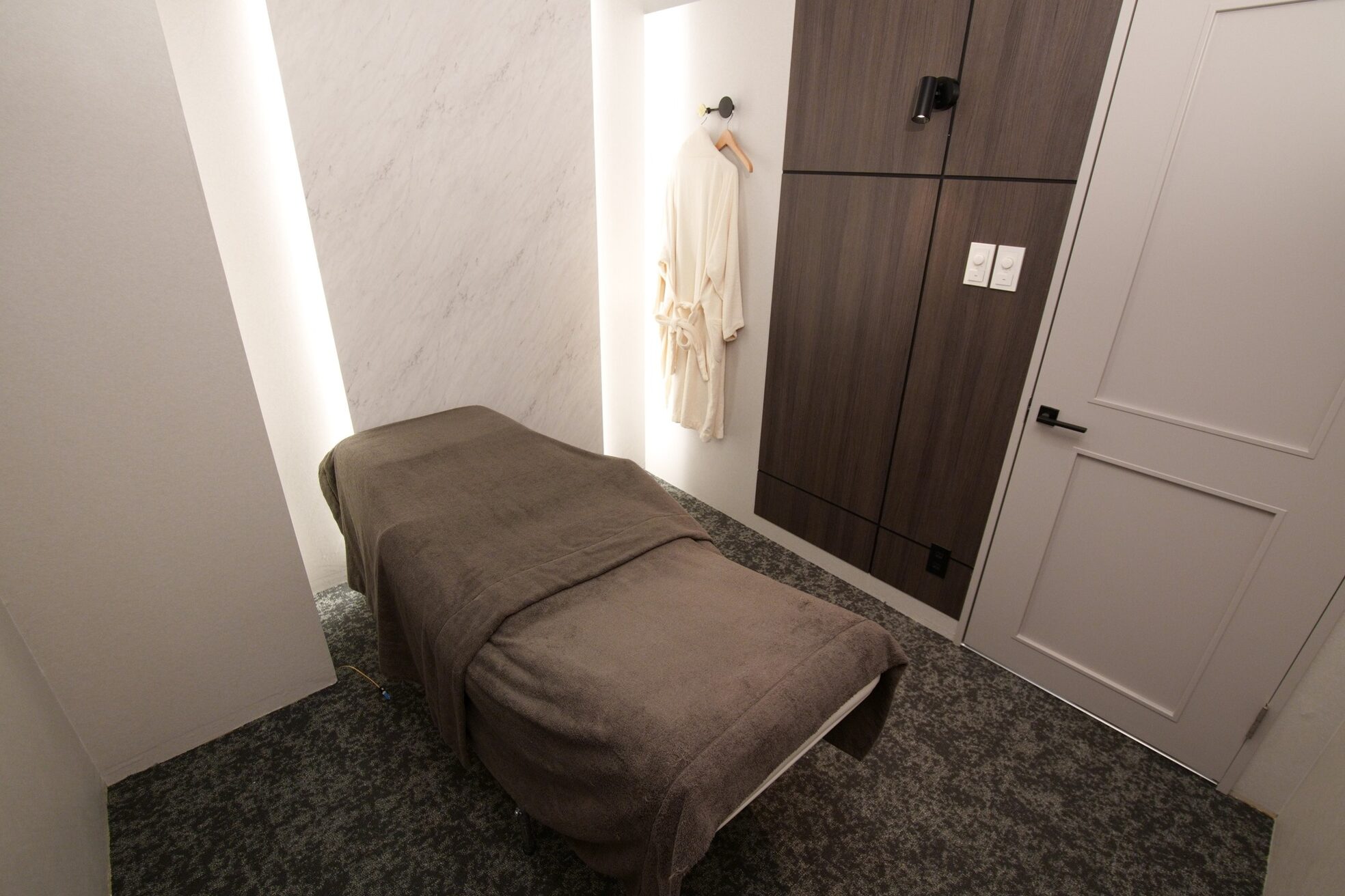 サローネファミリア(SALONE FAMILIA)10