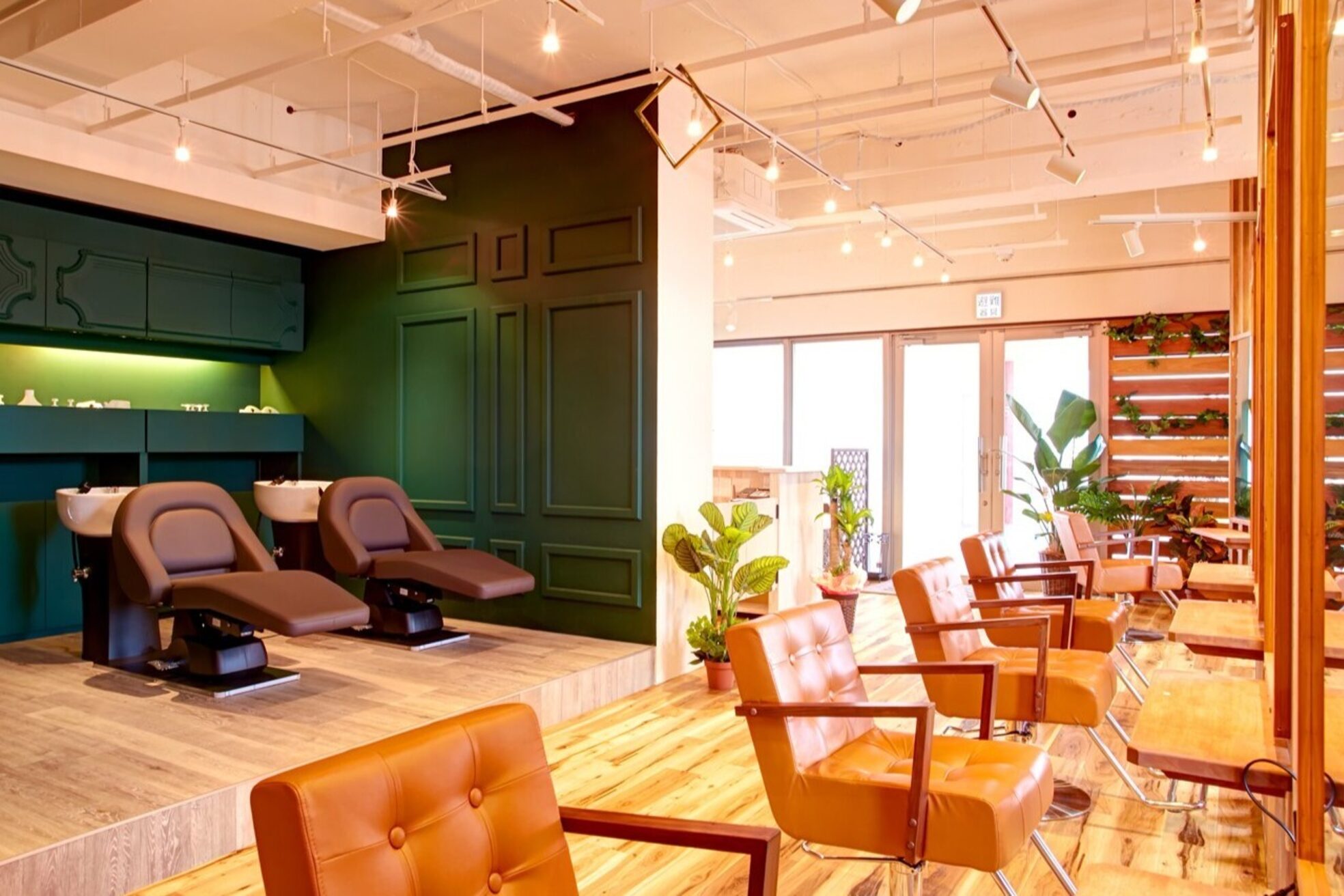 アグ ヘアー テラス沖縄店(Agu hair terrace)1