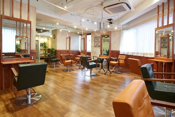 アグ ヘアー ウォール三宮店(Agu hair wall)