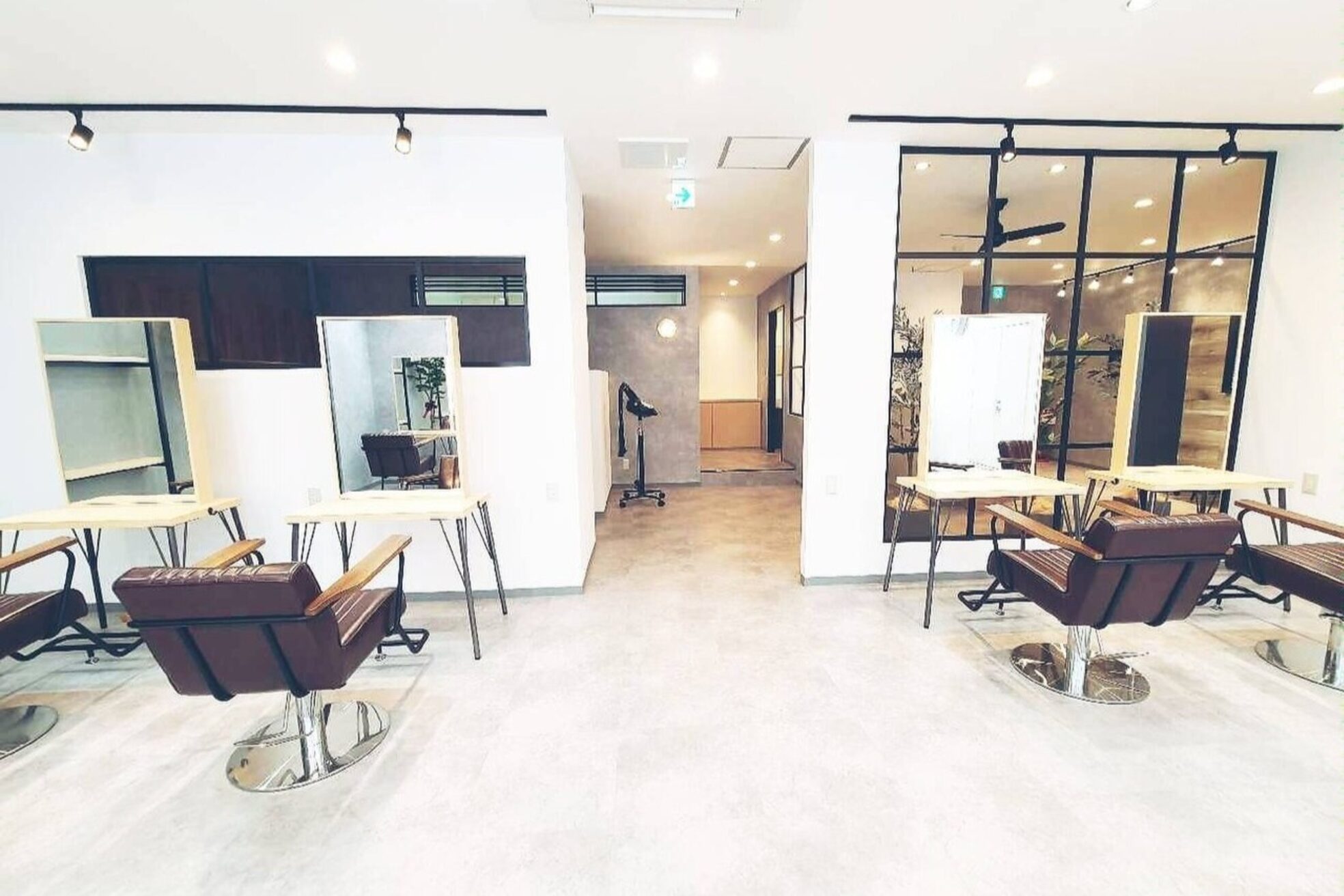 アグ ヘアー トーリ 南郷18丁目店(Agu hair tohri)1