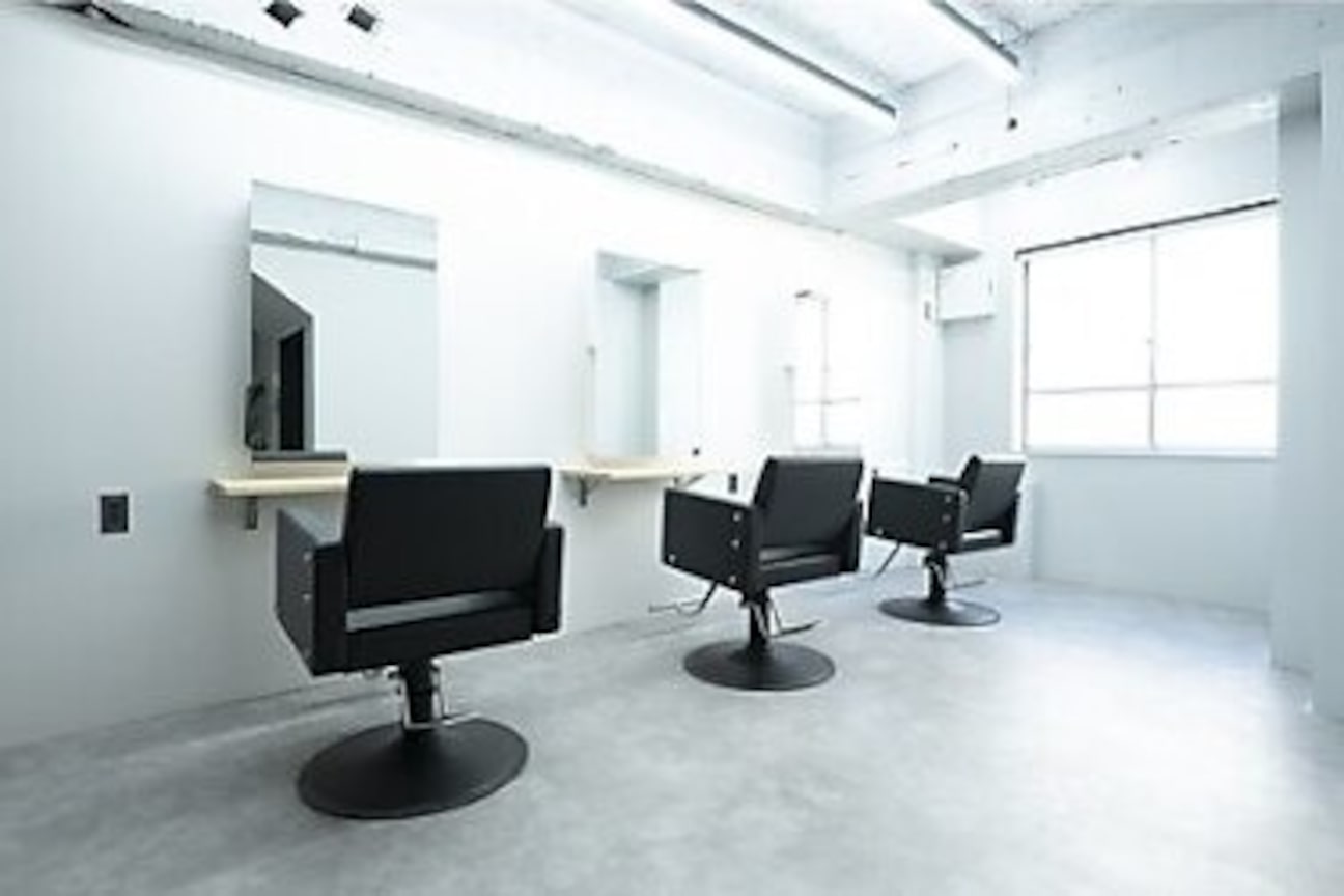 Men's hair salon FIRST（株式会社　Ｐｕｚｚｌｅ）画像1