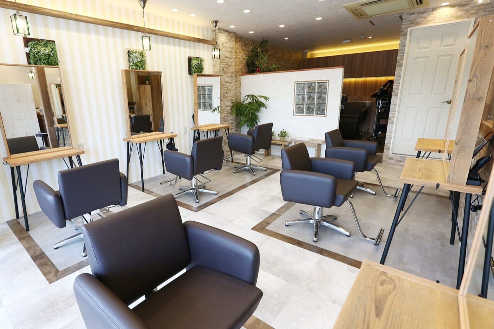 アグ ヘアー ミラ 緑区滝ノ水店(Agu hair mira)1