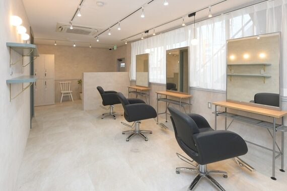 アグ ヘアー アイズ 関店(Agu hair I''s)