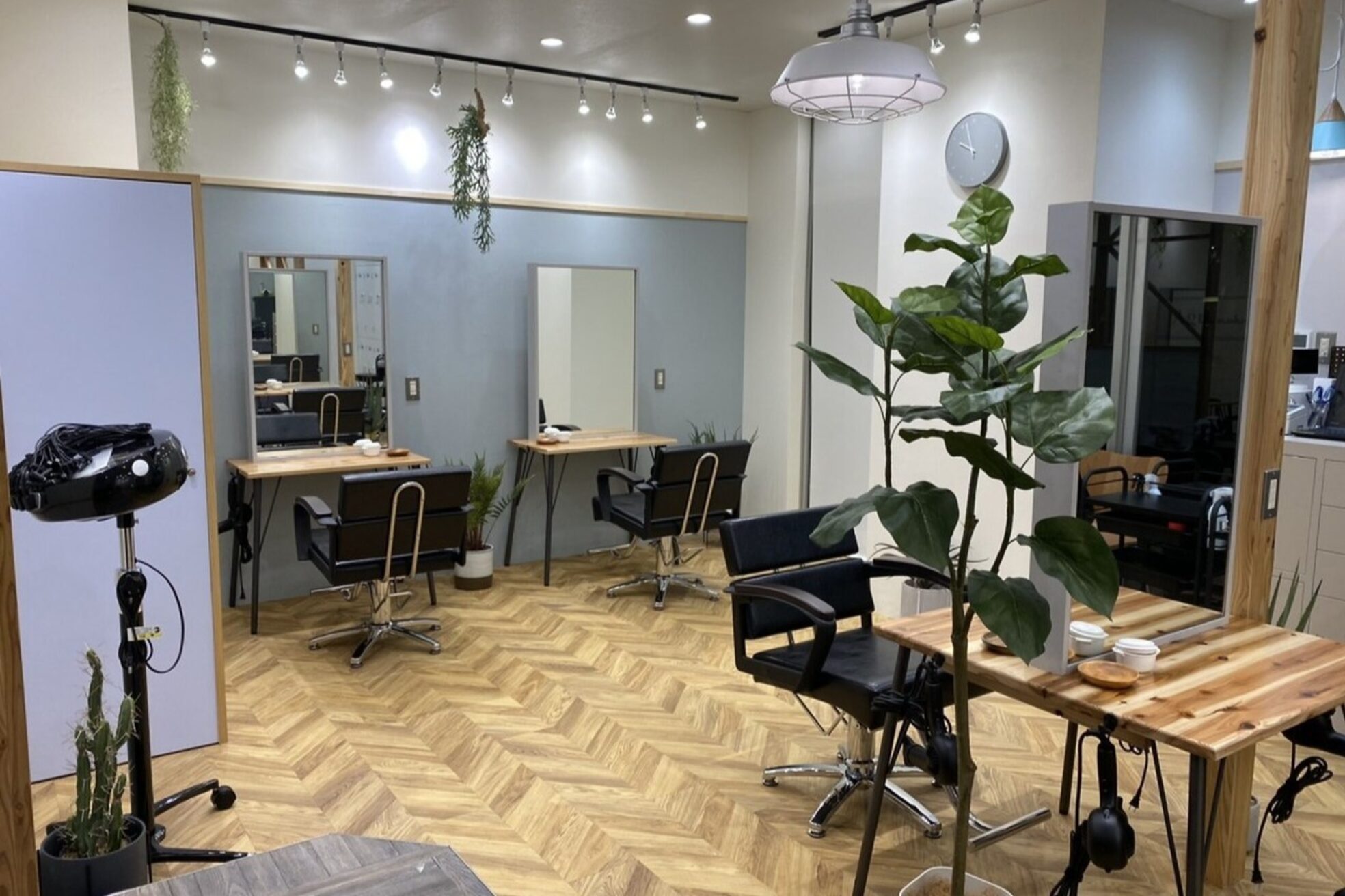 アグ ヘアー モーネ 徳島佐古ハローズ前店(Agu hair mohne)1