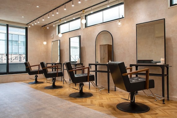 アグ ヘアー シフレ 本町通り店(Agu hair sifle)