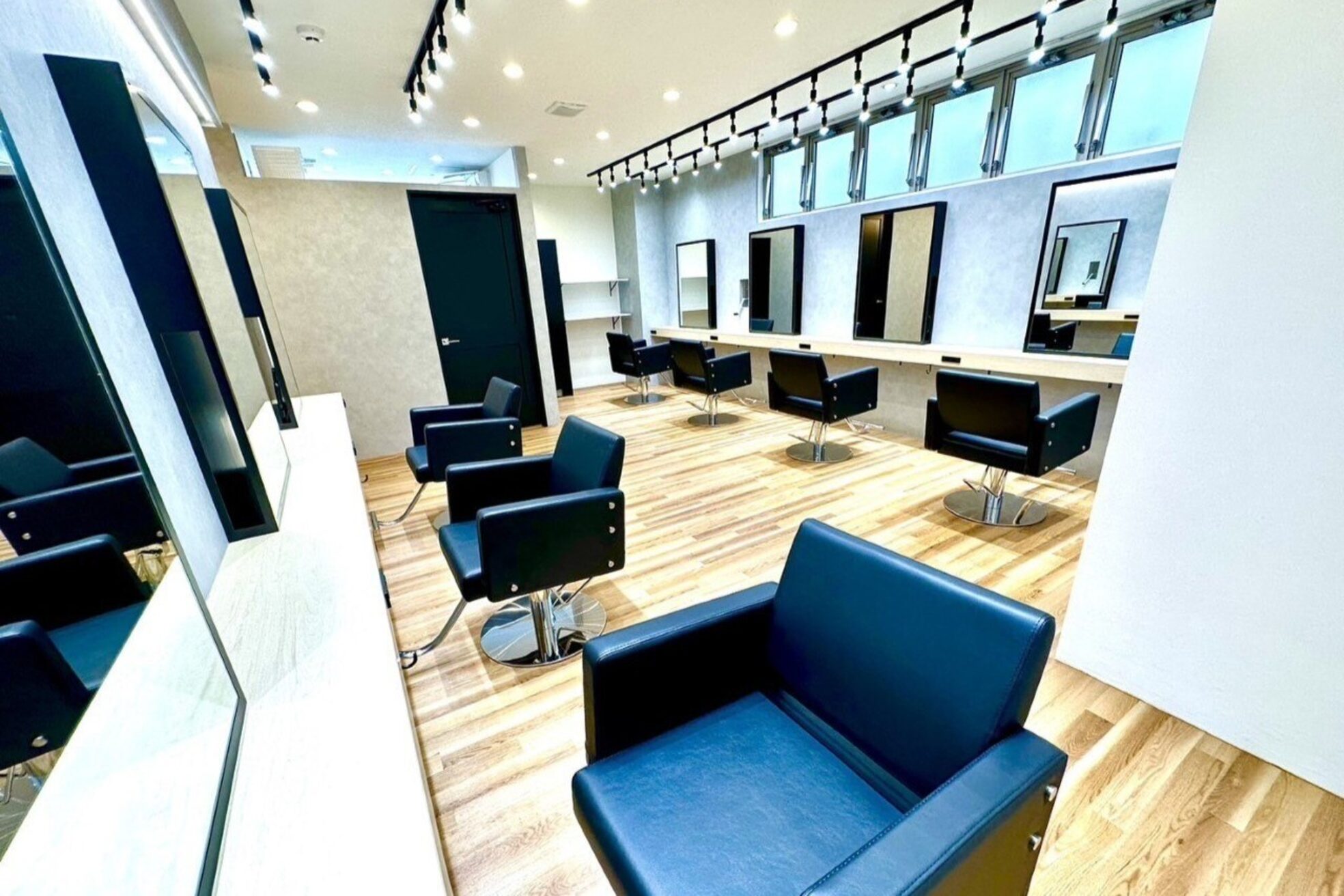 アグ ヘアー シェール JR高槻駅前店(Agu hair cher)1