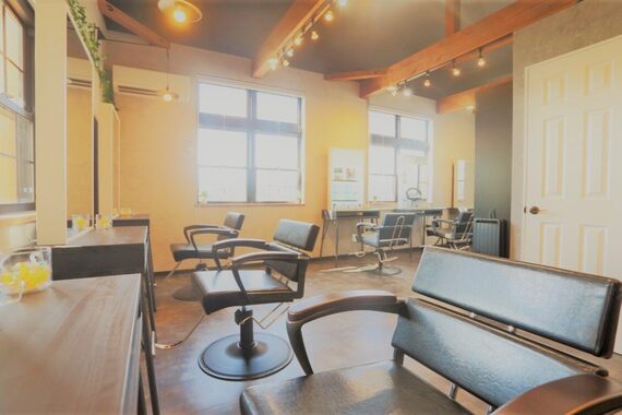 アグ ヘアー デイズ なないろの里店(Agu hair days)